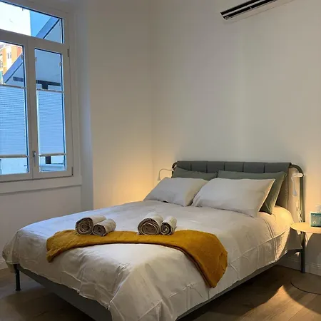 Premium Duomo Metro1, Comolake Trains11 Διαμέρισμα *