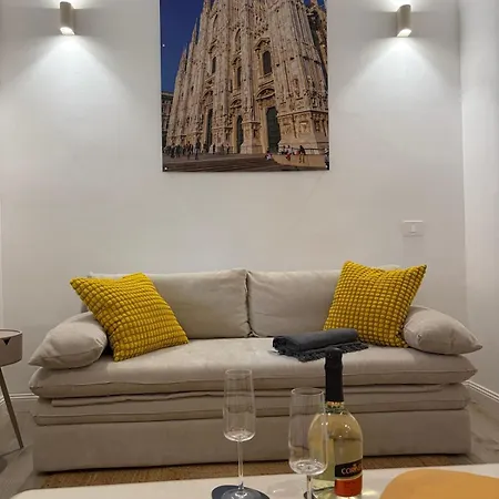 Premium Duomo Metro1, Comolake Trains11 Milano