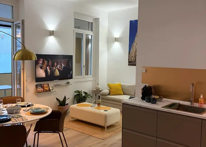 Premium Duomo Metro1, Comolake Trains11 Διαμέρισμα *